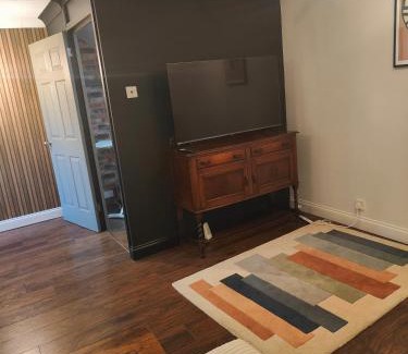 Northampton Apartment | A two bedroom cozy lodge at Northampton town centre