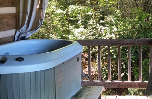 Piper Gap Cabin | A Unique Bed and Breakfast.Log Cabins, with Hot Tubs and Breakfast Delivered Each Morning :)