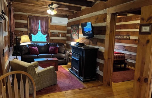 Piper Gap Cabin | A Unique Bed and Breakfast.Log Cabins, with Hot Tubs and Breakfast Delivered Each Morning :)