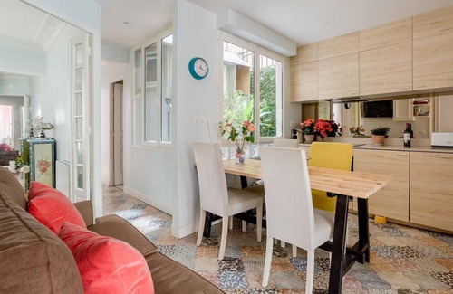 Montparnasse Apartment | A very functional and warm apartment in St Germain