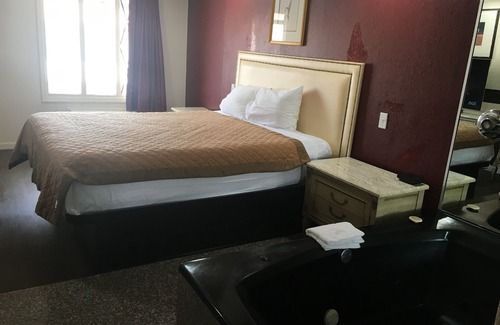 Roseville Hotel | A Victory Inn - Roseville