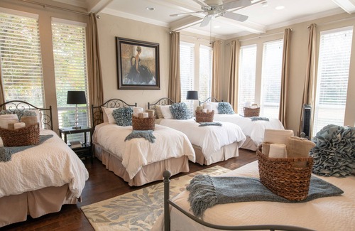 Lake Dallas House | A Weekend Retreat Center on 3 private acres