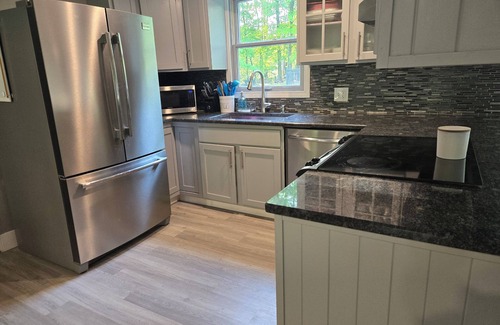Saratoga Springs House | A welcoming retreat ideally situated just 10 minutes from Saratoga Springs.