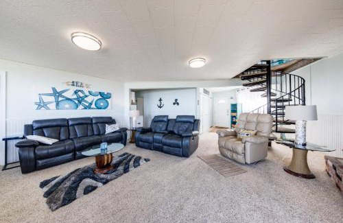 Lincoln Beach House | A Whale of a View!