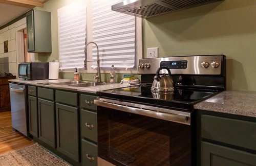 Hendersonville Cottage | a whimsical stay in the mountains