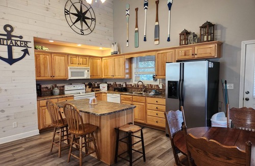 Sloans Valley Cabin | A Whitaker Mountain Retreat 23C- Lake Cumberland, Golf Carts, Pickleball, Pool