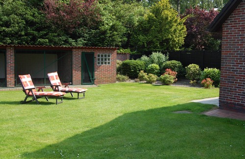Barssel House | A whole house for her alone!