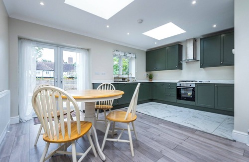 Merton House | A wonderful and spacious house in a charming road