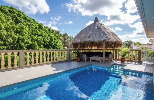 Willemstad Villa | A wonderful, centrally located family villa with private pool and apartment