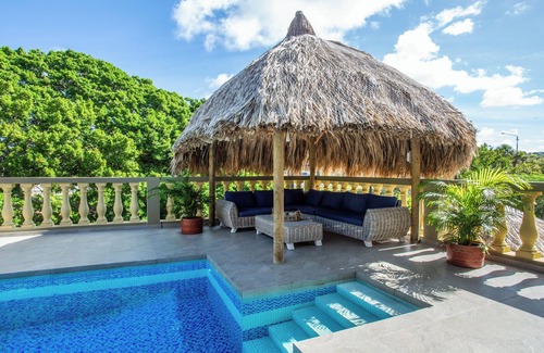 Willemstad Villa | A wonderful, centrally located family villa with private pool and apartment