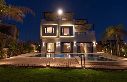 6th of October City Villa | A wonderful stand alone villa with swimming pool in Palm Hills