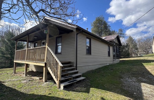 Fayetteville House | A+ Wonderful ! Walk or Bike to Downtown Fayetteville Minutes to New River Gorge