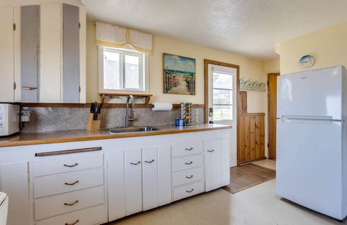 Yachats House | A Yachats Classic With An Incredible Ocean View, Tide Pools & Sandy Beach!