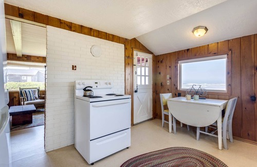 Yachats House | A Yachats Classic With An Incredible Ocean View, Tide Pools & Sandy Beach!