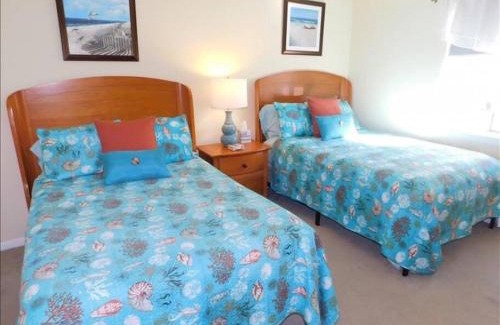 Demere Park House | A12 1 bedroom with 2 beds and great view of pool, upstairs, new floors, two full size beds