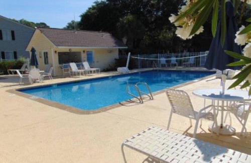 Demere Park House | A12 1 bedroom with 2 beds and great view of pool, upstairs, new floors, two full size beds