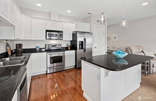 Quincy House | A51-River View Unit near club house