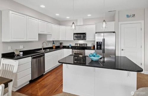 Quincy House | A51-River View Unit near club house