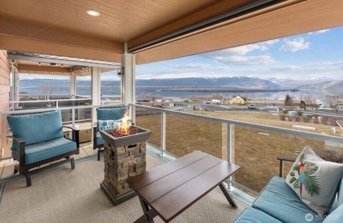 Quincy House | A51-River View Unit near club house