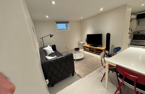 Waterloo Apartment | AAA location. Best location in Waterloo. Private Larger Bedroom A
