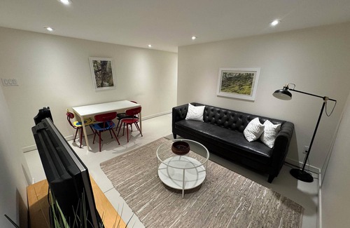 Waterloo Apartment | AAA location. Best location in Waterloo. Private Larger Bedroom A