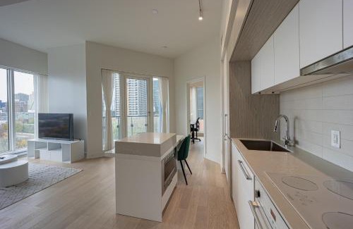 Downtown Montreal Apartment | AAA Location & Spacious 1 Bedroom with Panoramic View on the City