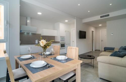 Bailen-Miraflores Apartment | AAC Málaga - Apartamento con terraza, muy amplio, totalmente equipado, cerca del centro y nuevo!