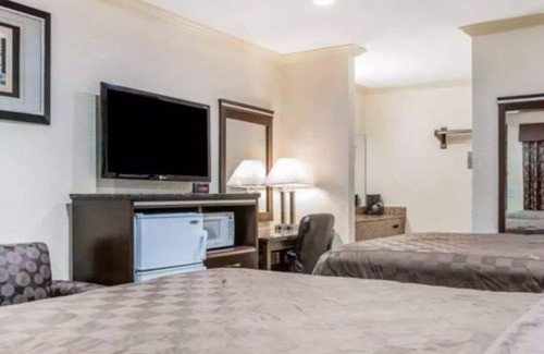 National City House | AAh! Near San Diego Convention Center-2 Queen Beds