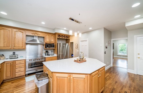 Sevierville House | Aaron Branch Estate*22Acre*Weddings*sleeps34*POOL*Theater*Hot Tub