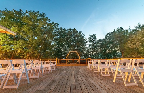 Sevierville House | Aaron Branch Estate*22Acre*Weddings*sleeps34*POOL*Theater*Hot Tub