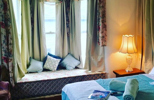 Downtown Niagara Falls Bed & Breakfast | Aaron House of Niagara Falls