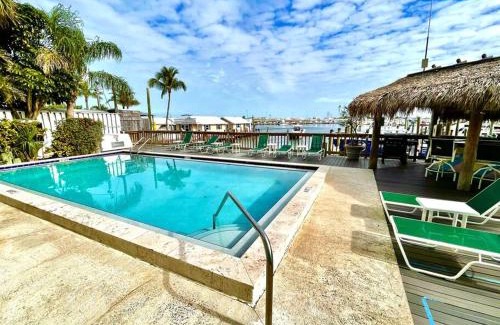 Meadows House | Abaco - Large waterfront 2x2 end unit with boat slip