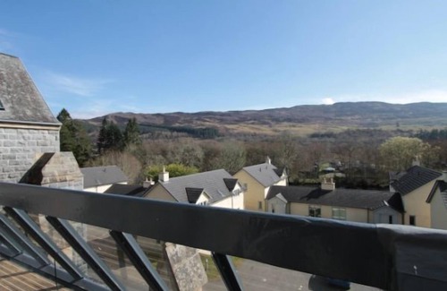 Fort Augustus Apartment | Abbey Church 18 Lovat Loch Ness with private balcony