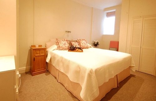 Bury St Edmunds Apartment | ABBEY GARDENS APARTMENT, BURY ST EDMUNDS, romantic in Bury St Edmunds