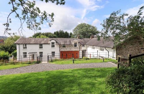 Penny Bridge House | Abbots Reading Suite