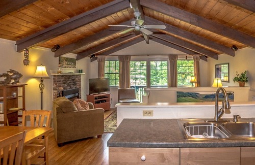 Intervale Ski Chalet | Abbott Brook Chalet A - Private Setting - 5 Mi From Storyland