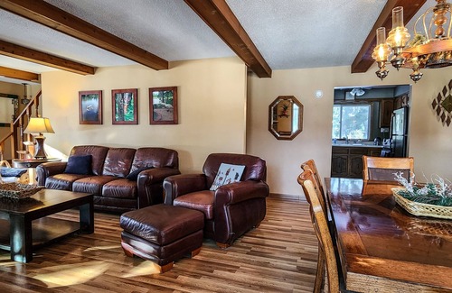 Rose City House | Abbott Lake House: Experience Michigan's Autumn Magic