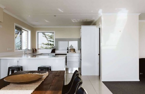 Bell Block Apartment | ABC on Wanaka Bay - beachfront home w. ocean views