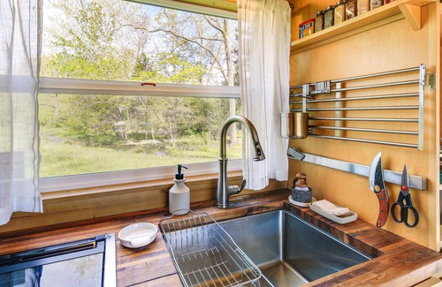 Abingdon Apartment | Abingdon Vacation Rental Tiny Home on 10-Acre Farm