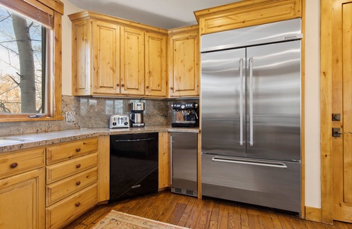 Deer Valley Villa | Abode at Arrowood | Best value in DV| NO AC| Private Hot Tub! 3 Private Master Suites!