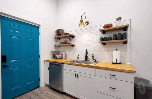 Wichita House | Abode II - Cheerful 1 Bed Duplex