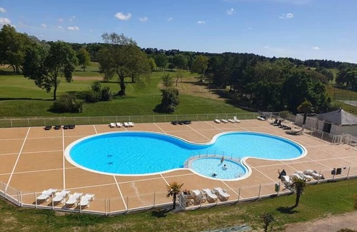 L'Aiguillon-sur-Vie House | Abordable! Maison rustique et cosy avec terrasse | Golf!