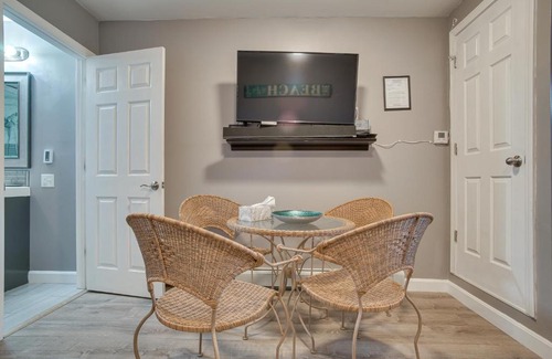 South Yarmouth Apartment | about 1 Mi to Beach Cape Cod Apt in South Yarmouth