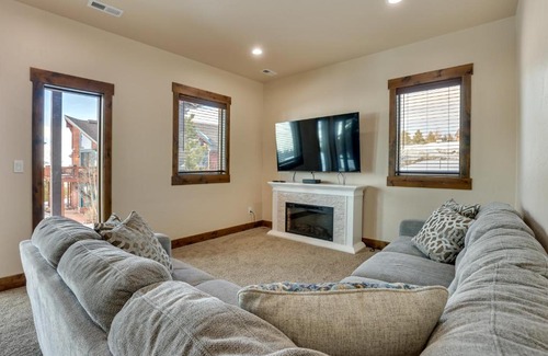 Innsbruck Val Moritz House | about 3 Mi to Granby Ranch Spacious Cabin Home!