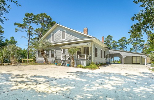 Carrabelle House | Above & Beyond- 2BR/2BA historic home in downtown Carrabelle