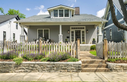 Historic Waverly House | Above Nashville BlissI Theater| 6 Beds| Chef's Kitchen| Luxury Services