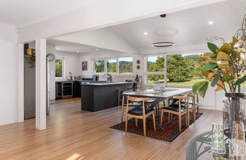 Rotorua House | Above Par Golf Course Villa with Hot Tub 4bd3.5bth