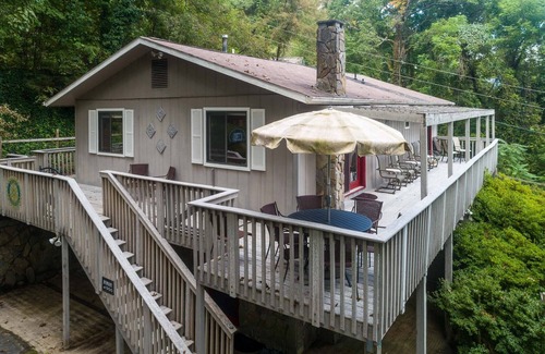 Sylva House | Above the Clouds - A spacious pet friendly home nestled in the heart of the Smoky Mountains