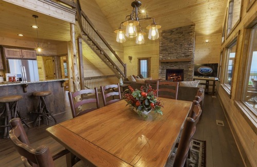 Jasper Cabin | Above The Clouds | Talking Rock, GA
