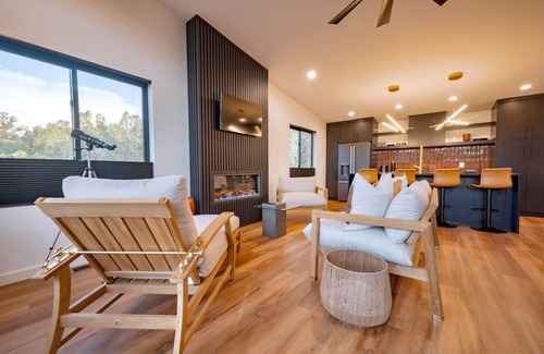 Sedona House | Above the trees and in front of the views!